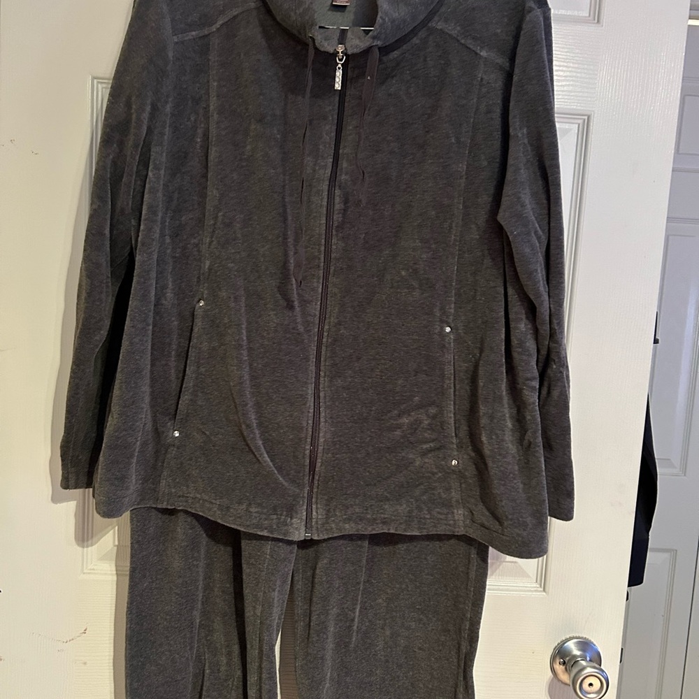 White Stag Charcoal Lounge suit